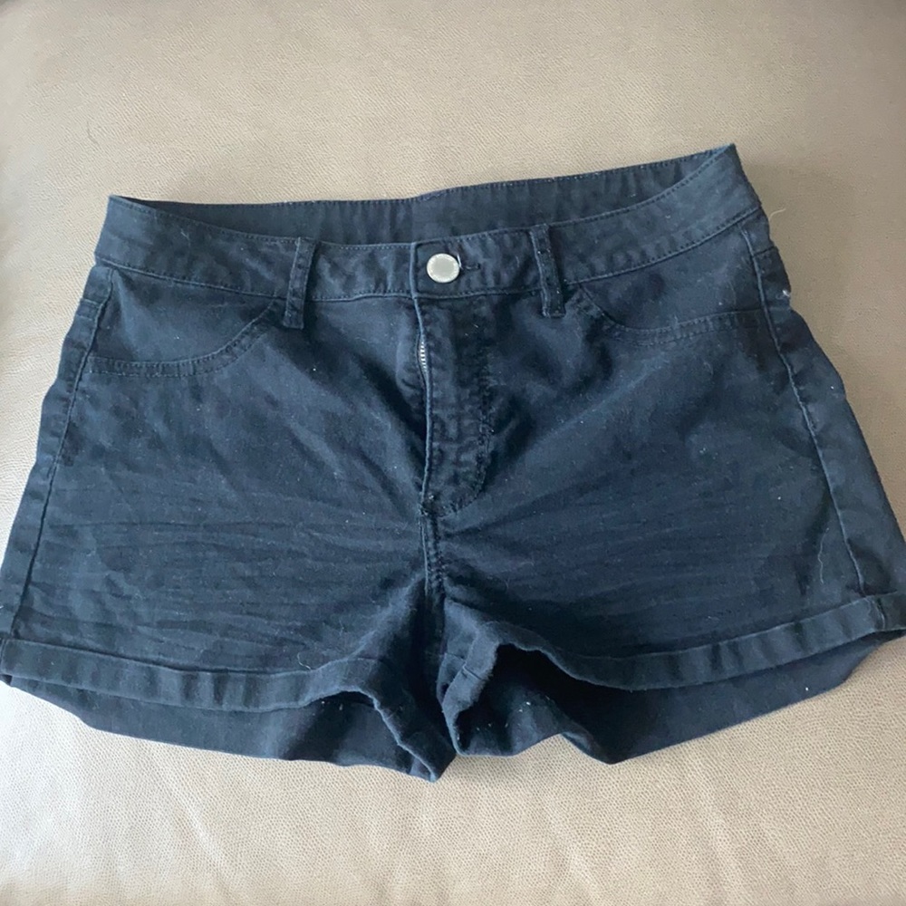 H&M black shorts